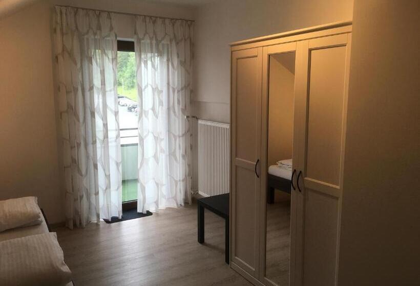 ホテル Pension Zum Paradies