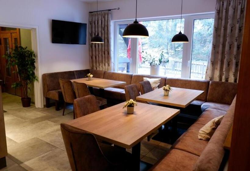 ホテル Pension Zum Paradies