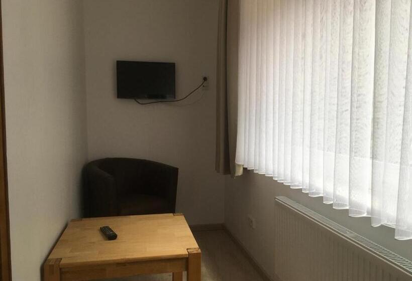 ホテル Pension Zum Paradies