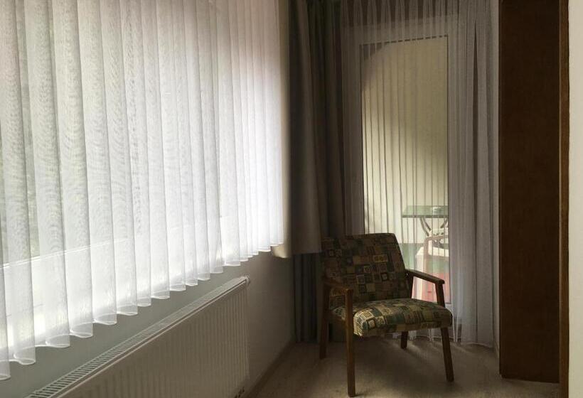 ホテル Pension Zum Paradies