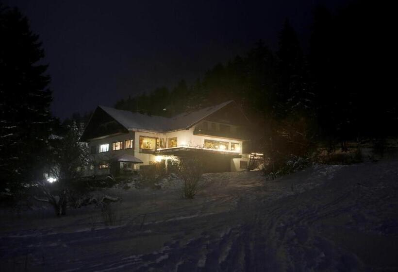 ホテル Pension Zum Paradies