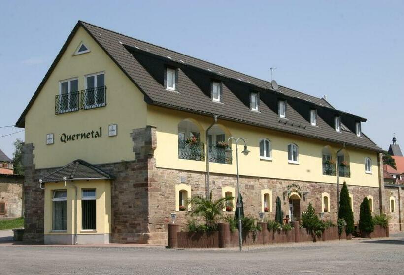 Отель Quernetal