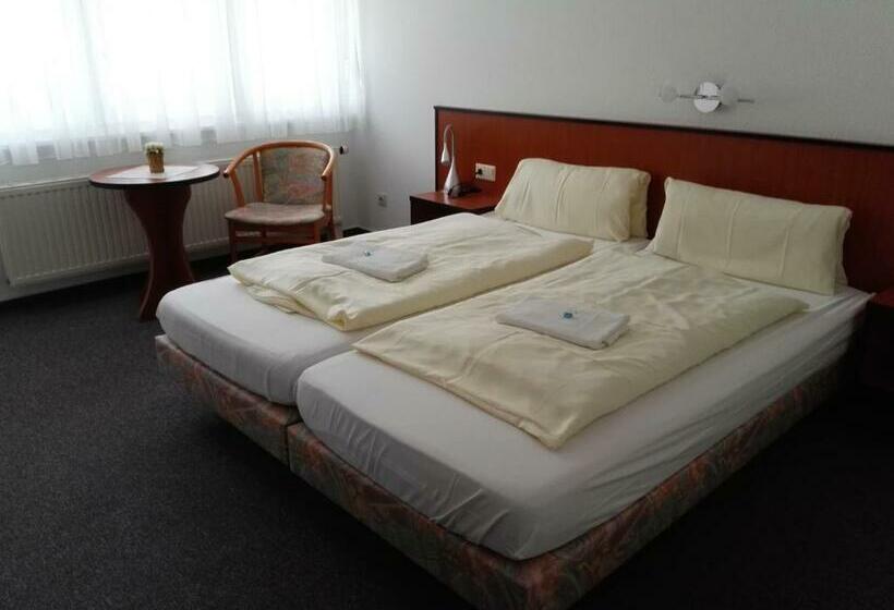 Отель Quernetal