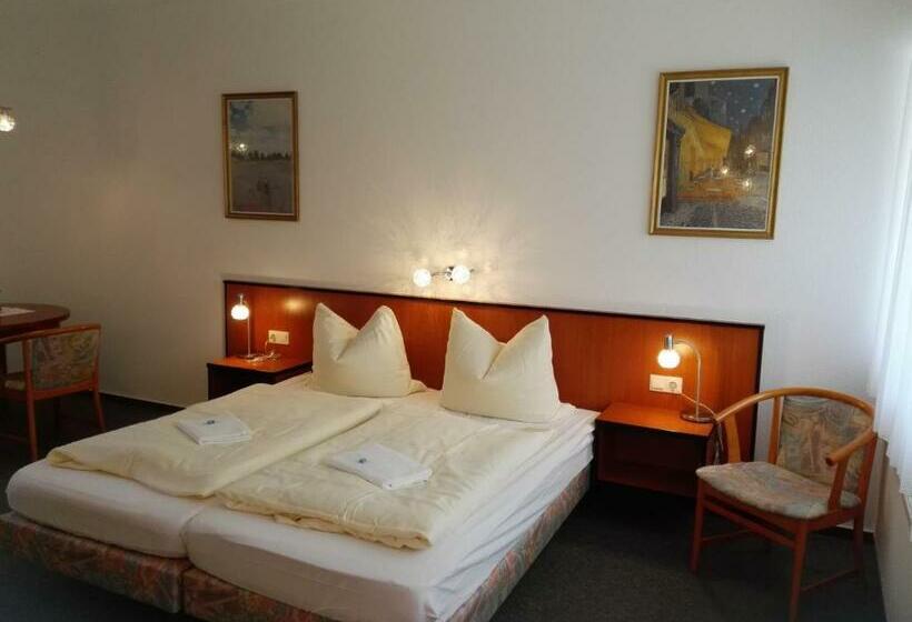 Отель Quernetal