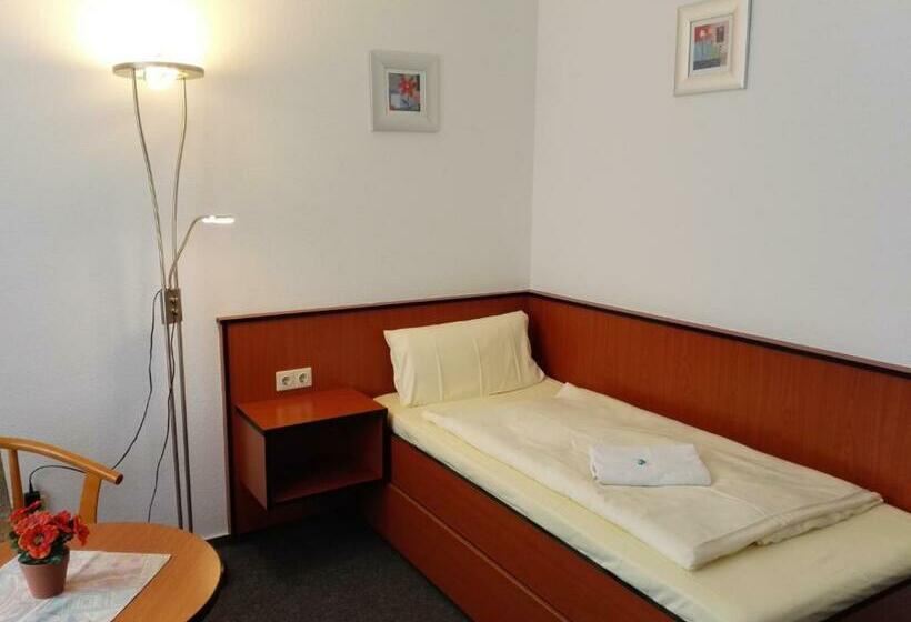 Отель Quernetal