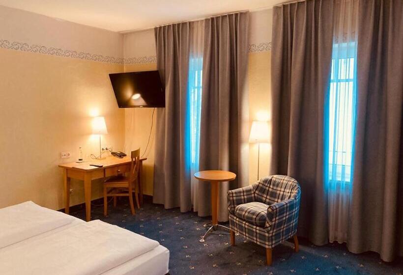 Отель Rosenheimer Hof