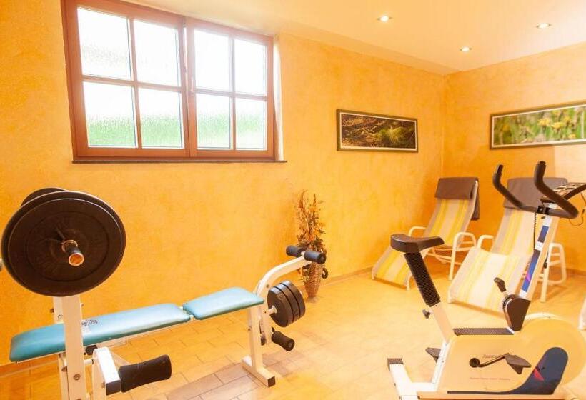 فندق Und Berggasthof Zum Sonnenhof