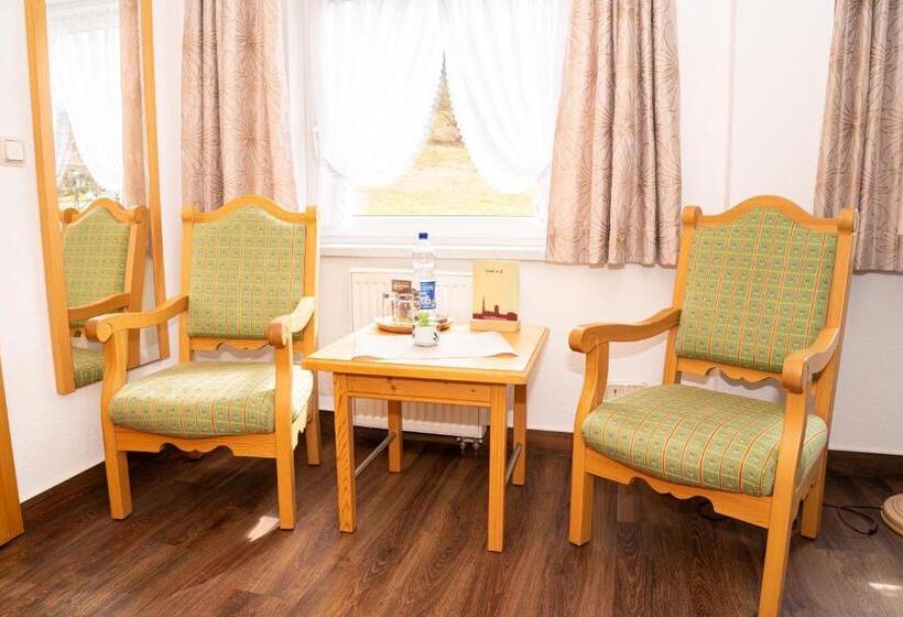 فندق Und Berggasthof Zum Sonnenhof