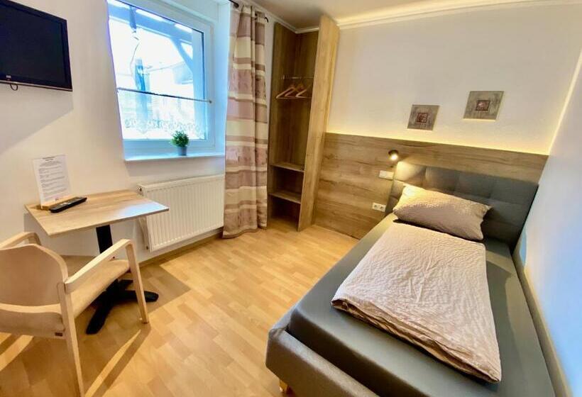 هتل Almehof Thone