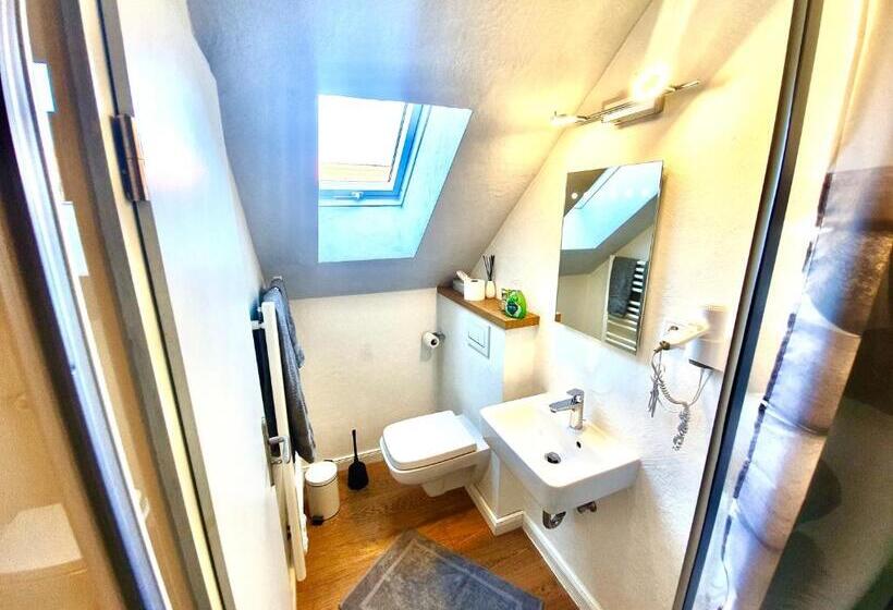 هتل Almehof Thone