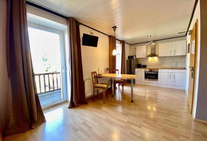 هتل Almehof Thone