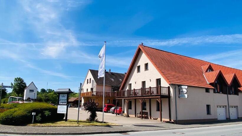 هتل Almehof Thone