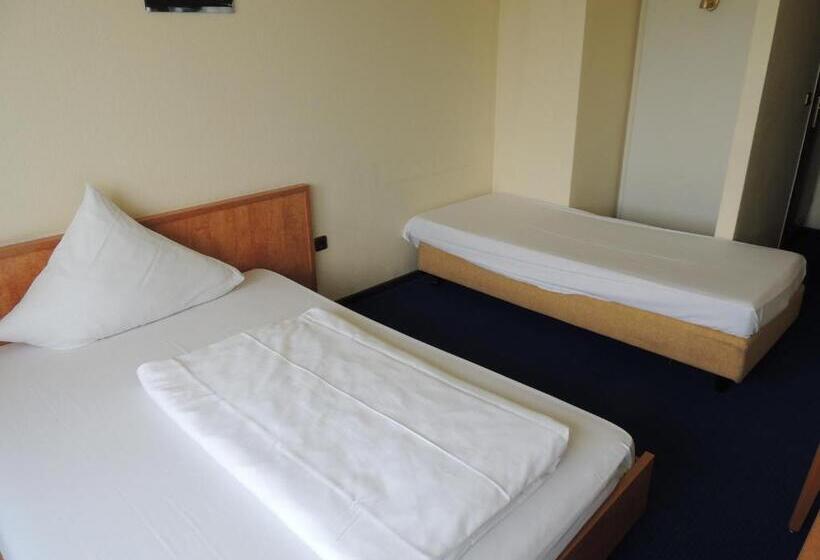 Отель Am Flughafen