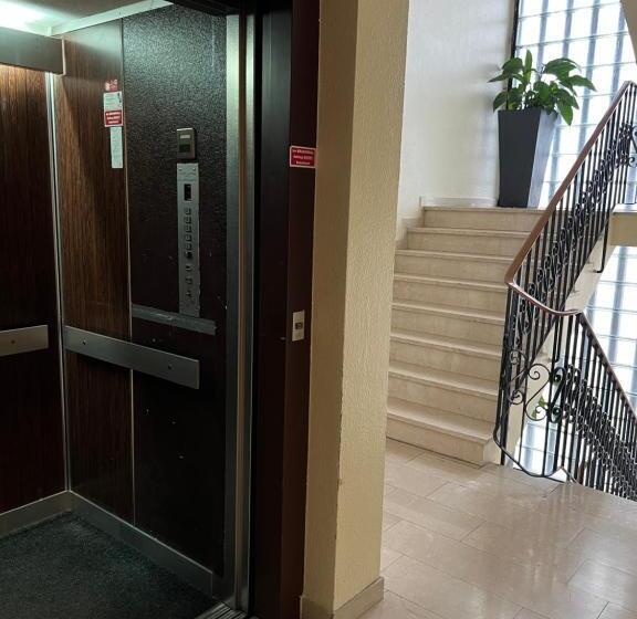 Отель Am Flughafen