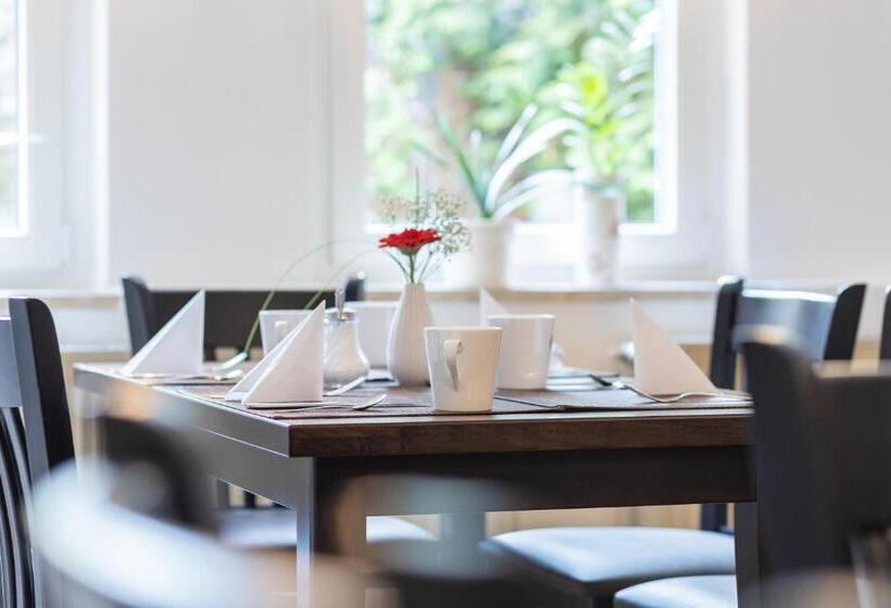 Отель Annet Garni