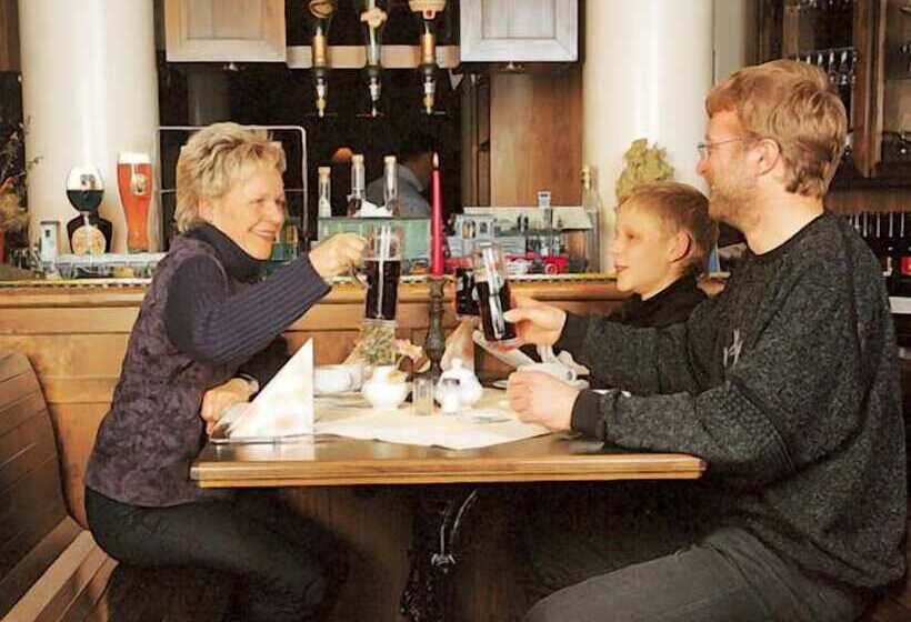 ホテル Bb Bahnhof Bertsdorf