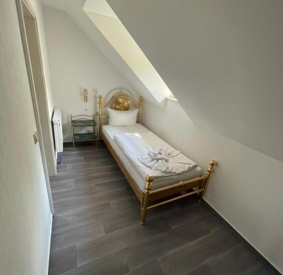 Отель Haus Hennesburg, Garni