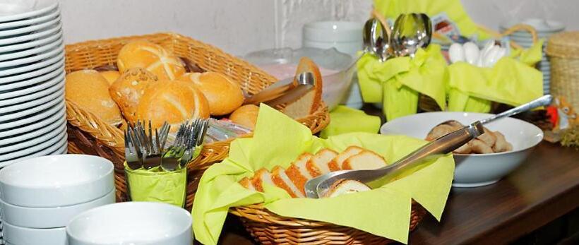 ホテル Hüttl   Garni