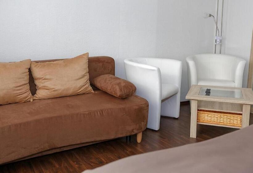 ホテル Hüttl   Garni