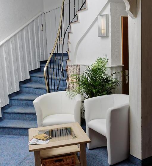 ホテル Hüttl   Garni