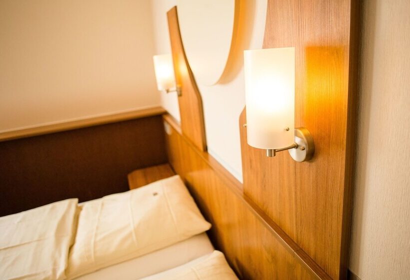 هتل Landgasthof Zum Grünen Walde