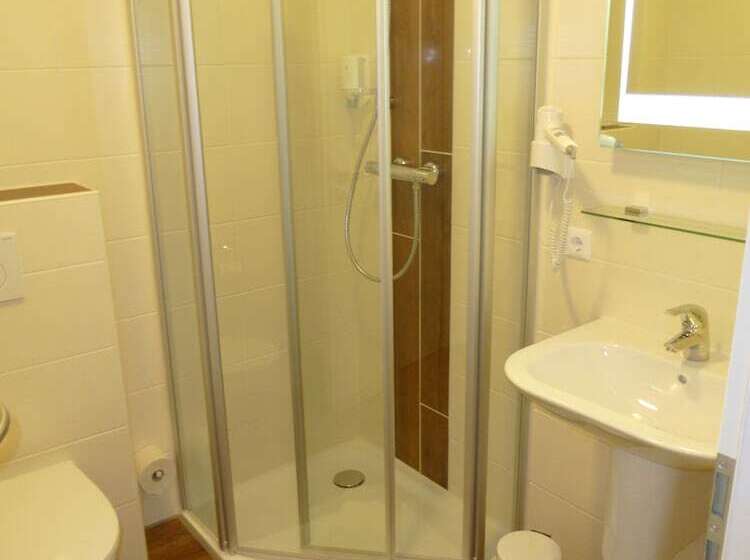 هتل Landgasthof Zum Grünen Walde