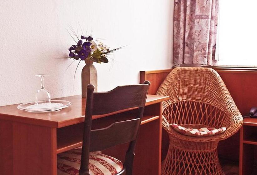 فندق Restaurant Knechtstedener Hof