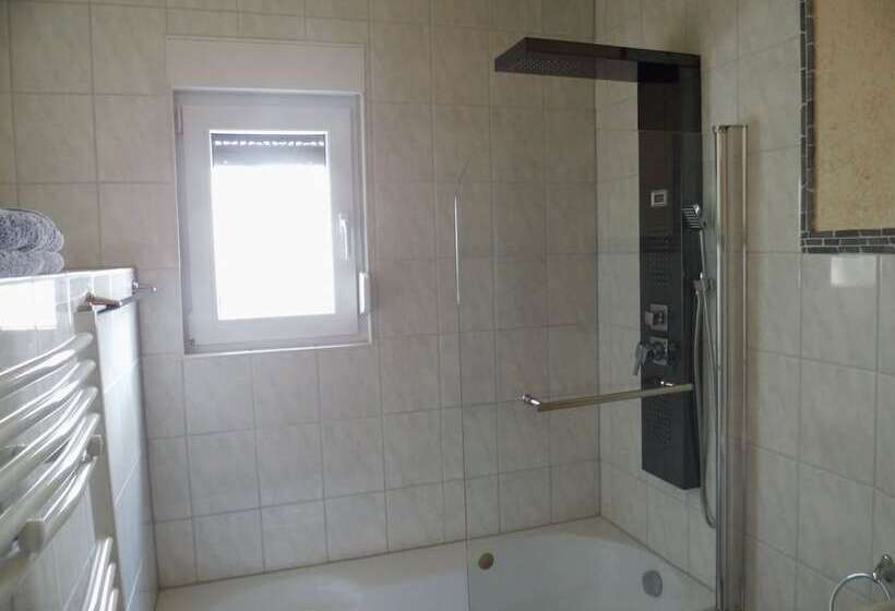 בית מלון כפרי Zum Valwiger Herrenberg