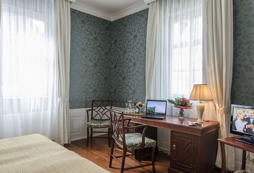 هتل Snorrenburg Gmbh