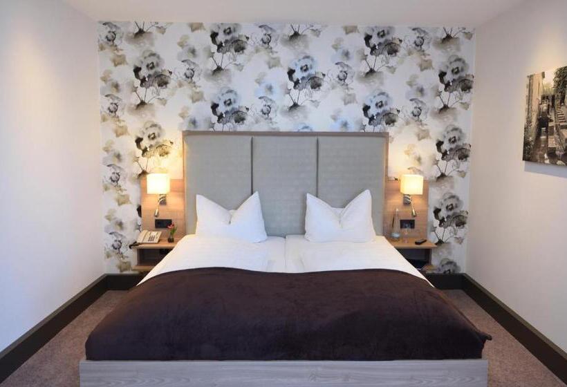 Kurhotel Grüttner Mit Eigenem Sole Thermal Schwimmbad 32 Grad Und Saunalandschaft