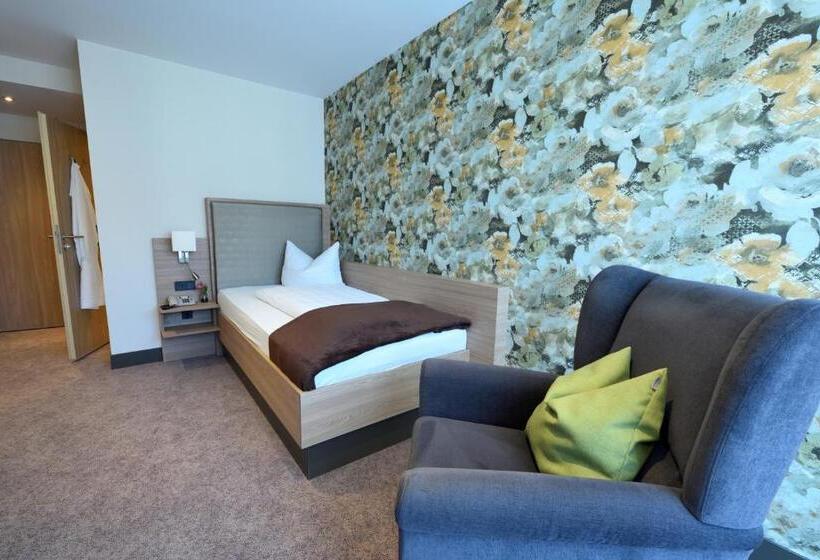 Kurhotel Grüttner Mit Eigenem Sole Thermal Schwimmbad 32 Grad Und Saunalandschaft