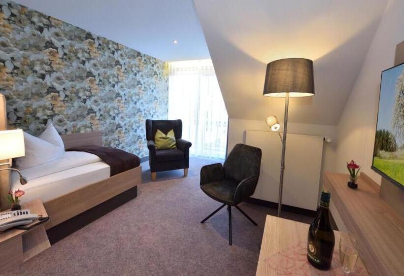 Kurhotel Grüttner Mit Eigenem Sole Thermal Schwimmbad 32 Grad Und Saunalandschaft