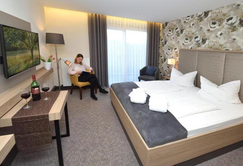 Kurhotel Grüttner Mit Eigenem Sole Thermal Schwimmbad 32 Grad Und Saunalandschaft