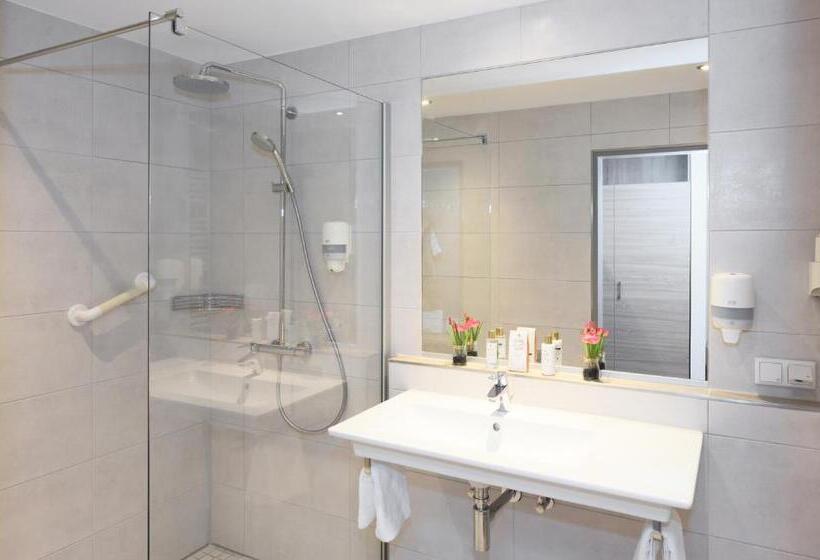 Kurhotel Grüttner Mit Eigenem Sole Thermal Schwimmbad 32 Grad Und Saunalandschaft