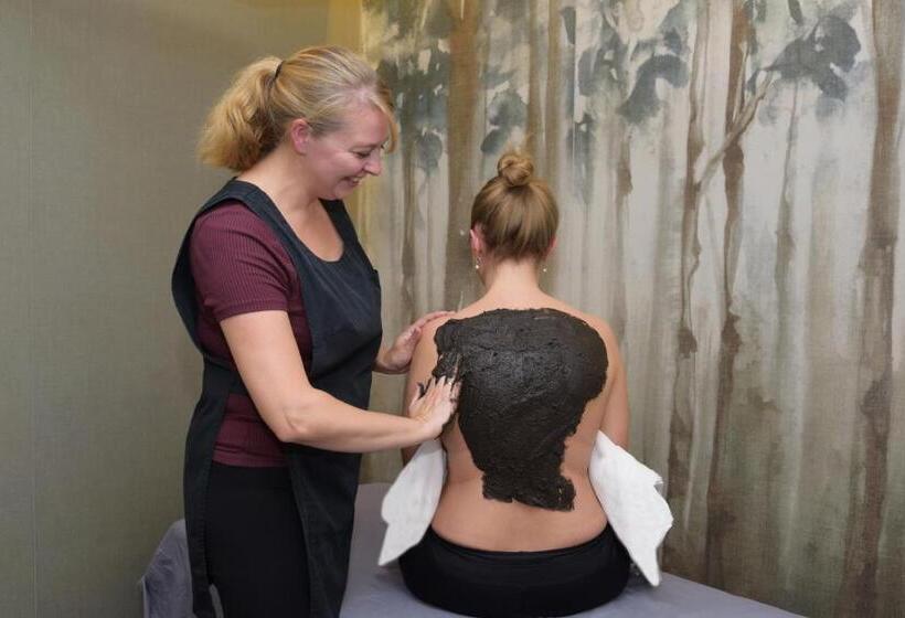 Kurhotel Grüttner Mit Eigenem Sole Thermal Schwimmbad 32 Grad Und Saunalandschaft