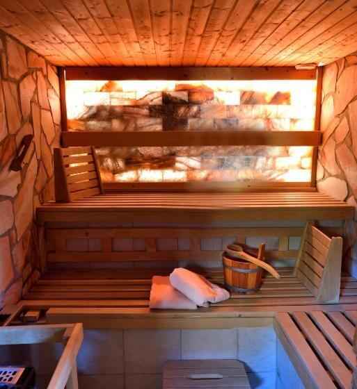 Kurhotel Grüttner Mit Eigenem Sole Thermal Schwimmbad 32 Grad Und Saunalandschaft