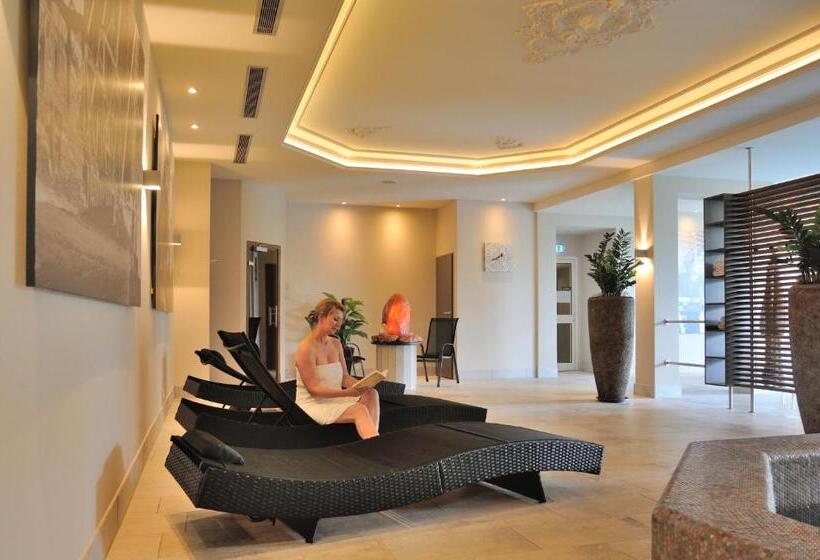 Kurhotel Grüttner Mit Eigenem Sole Thermal Schwimmbad 32 Grad Und Saunalandschaft