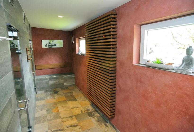 Kurhotel Grüttner Mit Eigenem Sole Thermal Schwimmbad 32 Grad Und Saunalandschaft