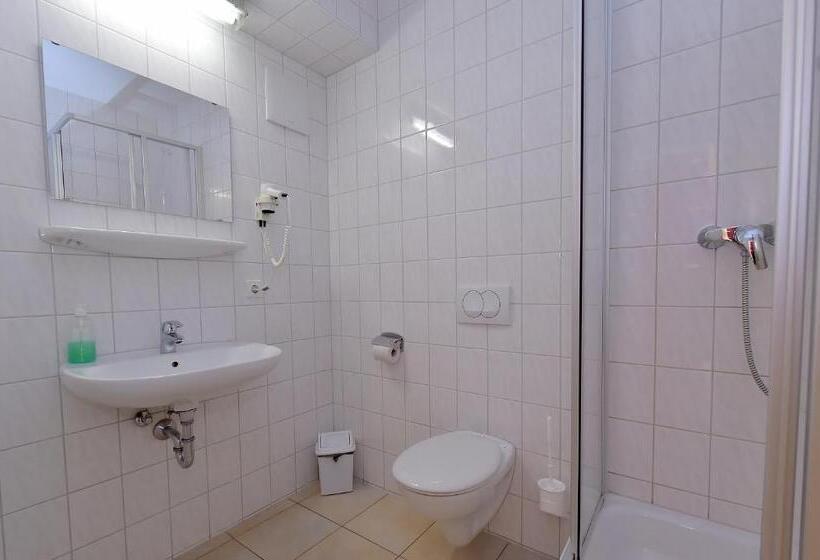 بنسيون Internationales Gästehaus