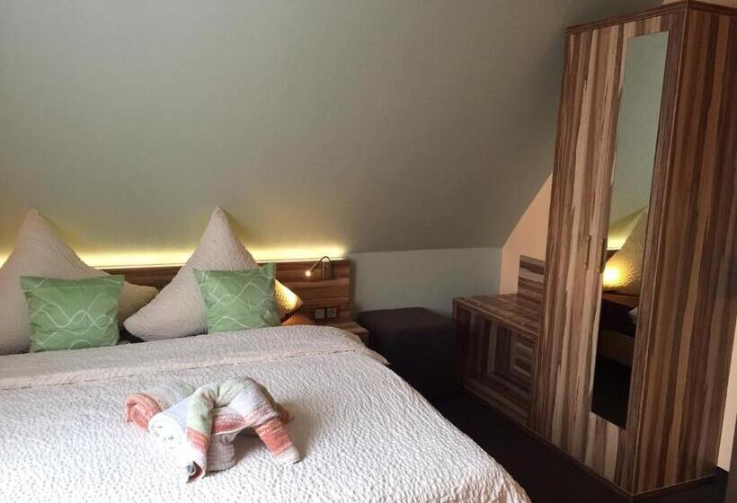 بنسيون Meereswoge