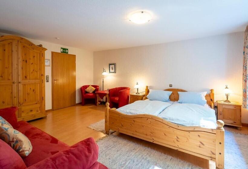 بنسيون Zum Lindenbaum