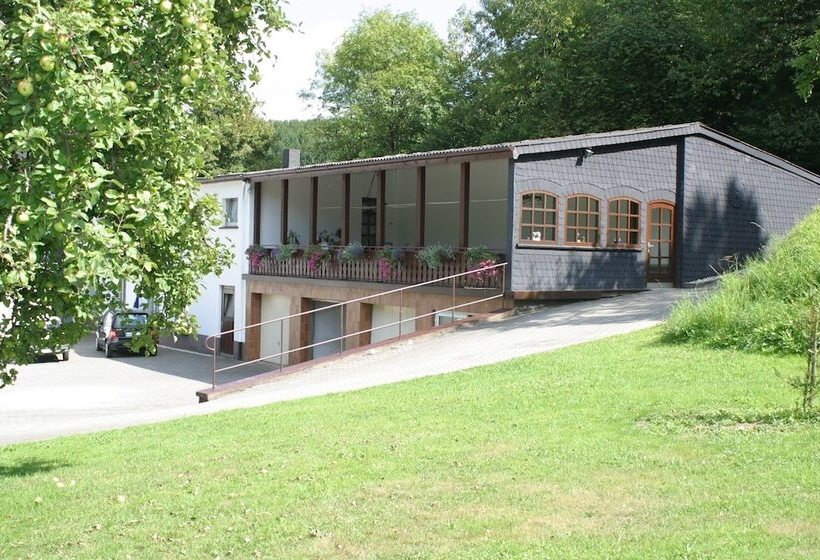 بنسيون Zum Lindenbaum