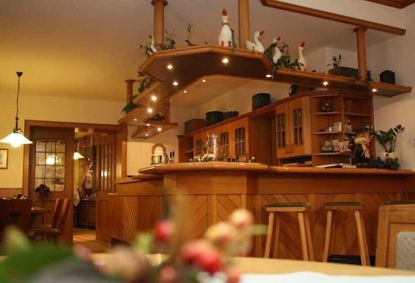 بنسيون Zum Lindenbaum