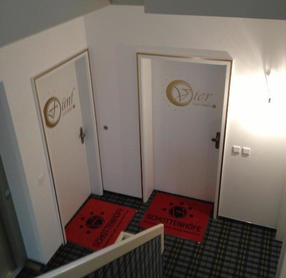 Schottennester Schlafen An Der Krämerbrücke