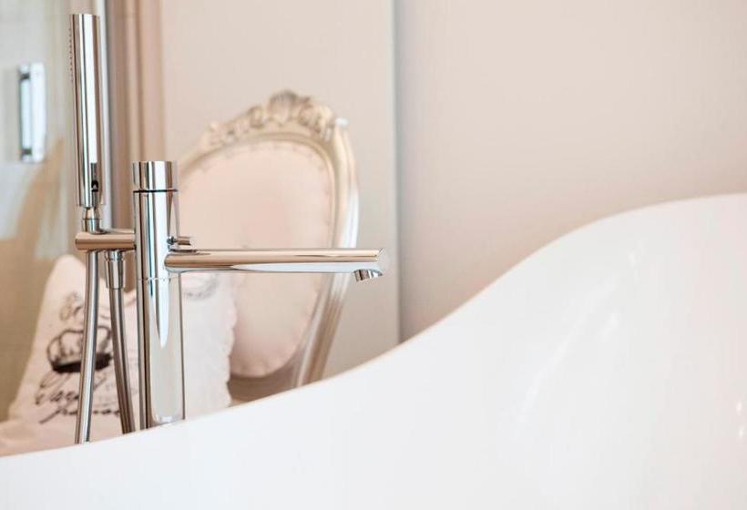 Schottennester Schlafen An Der Krämerbrücke