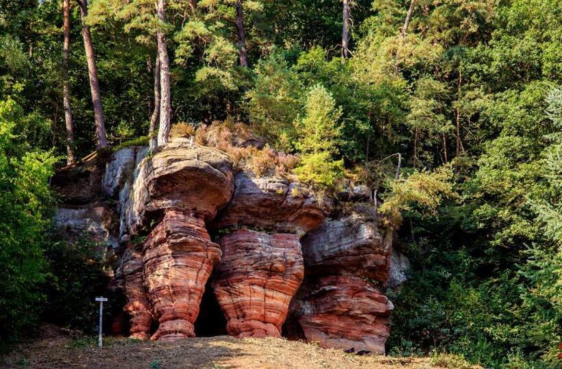 Villa Bruderfels, Garni