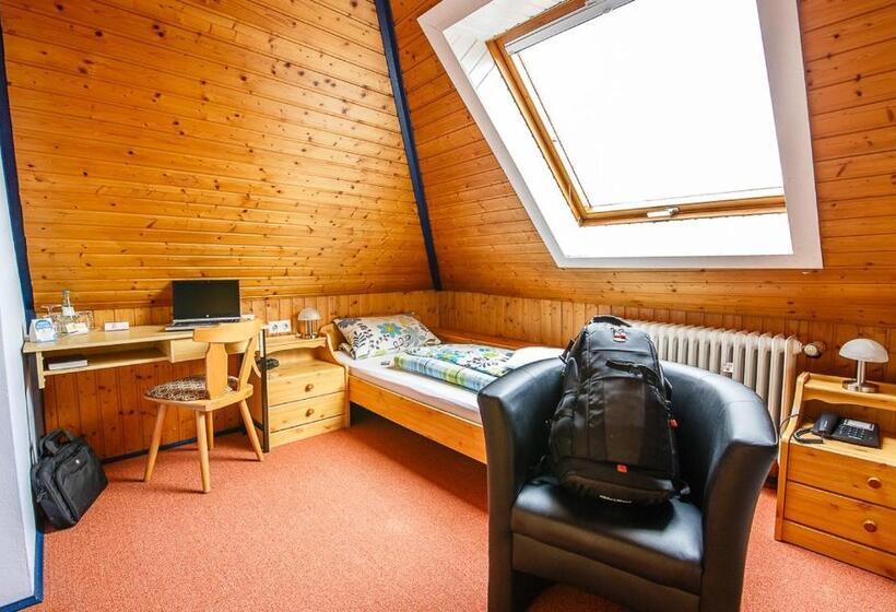 Villa Bruderfels, Garni