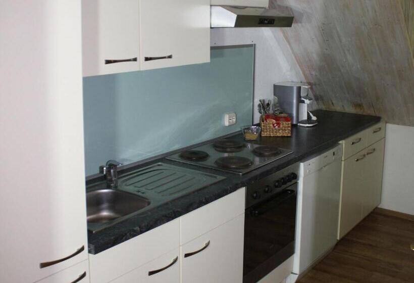 Zu Den Grauen Ziegenböcken