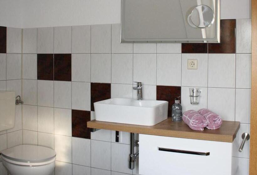 Zu Den Grauen Ziegenböcken