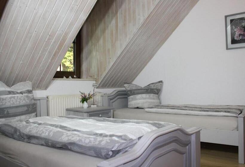 Zu Den Grauen Ziegenböcken